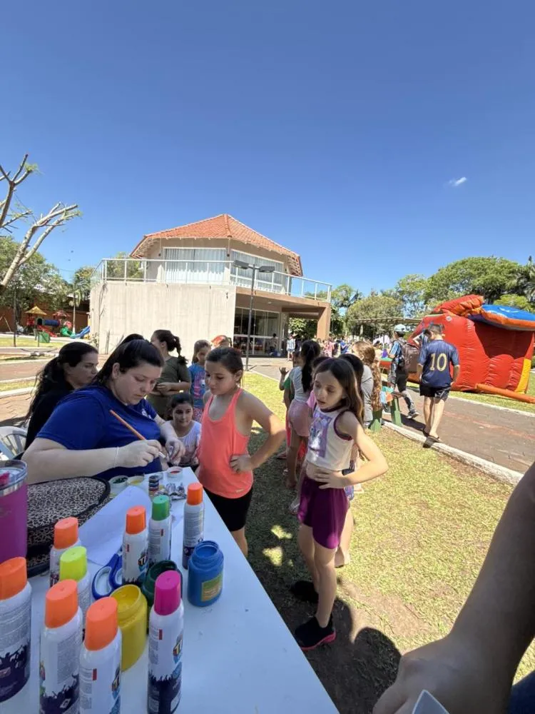 Comemoração ao Dia das Crianças reúne alunos na Praça Central