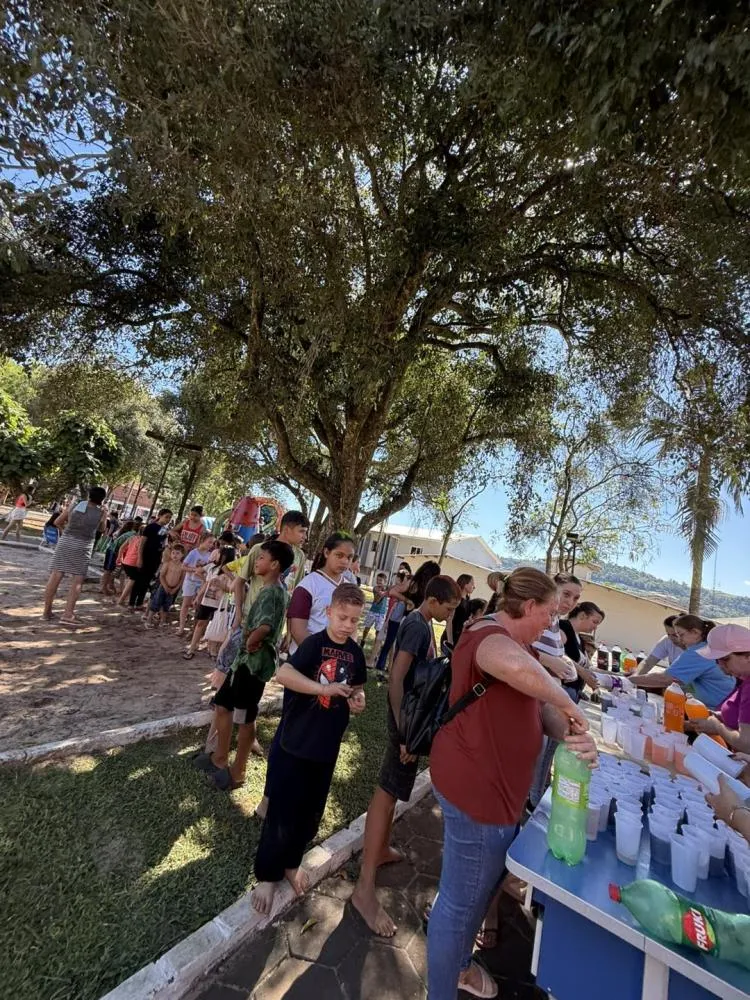 Comemoração ao Dia das Crianças reúne alunos na Praça Central
