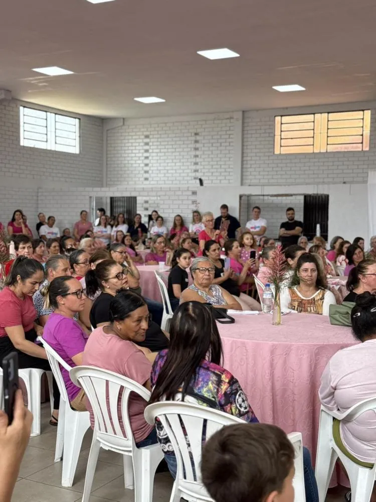Evento do Outubro Rosa reúne centenas de mulheres em Barra do Guarita