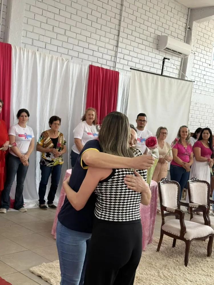 Evento do Outubro Rosa reúne centenas de mulheres em Barra do Guarita