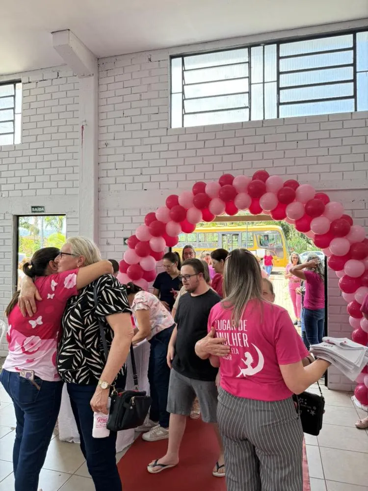 Evento do Outubro Rosa reúne centenas de mulheres em Barra do Guarita