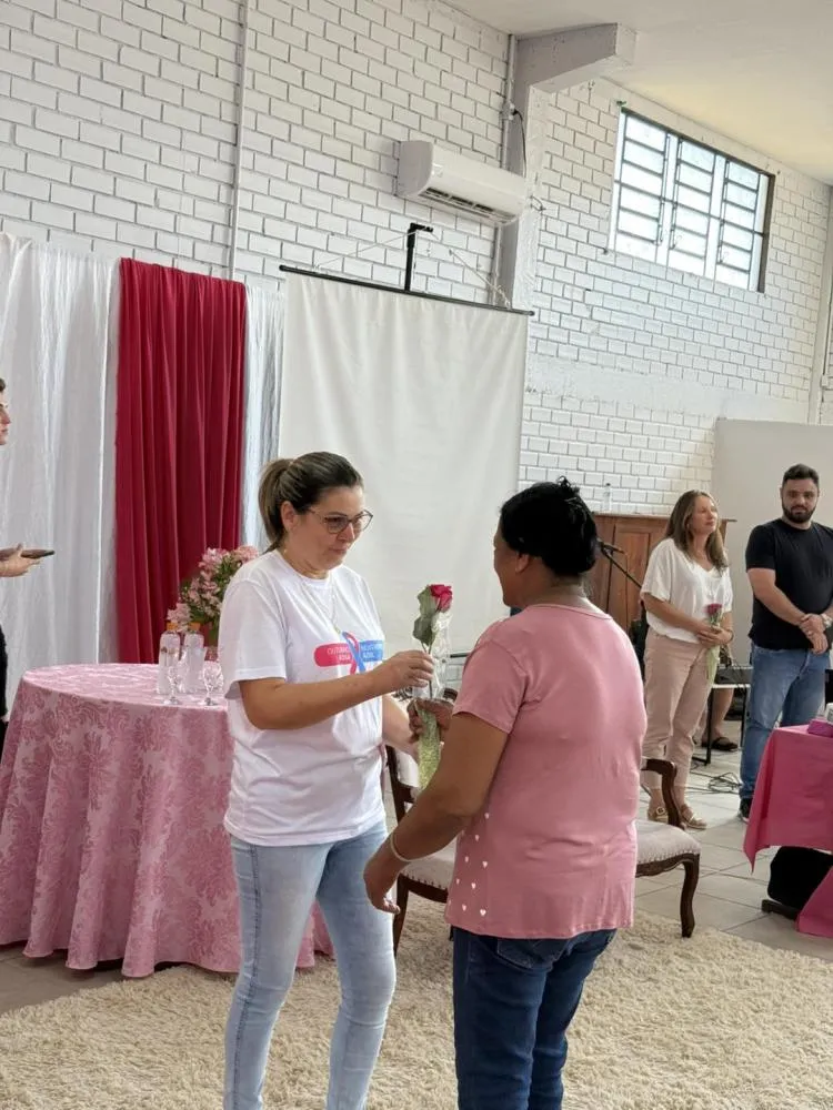 Evento do Outubro Rosa reúne centenas de mulheres em Barra do Guarita