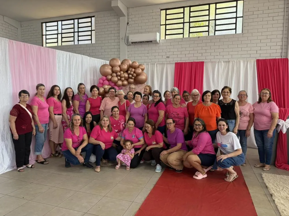 Evento do Outubro Rosa reúne centenas de mulheres em Barra do Guarita