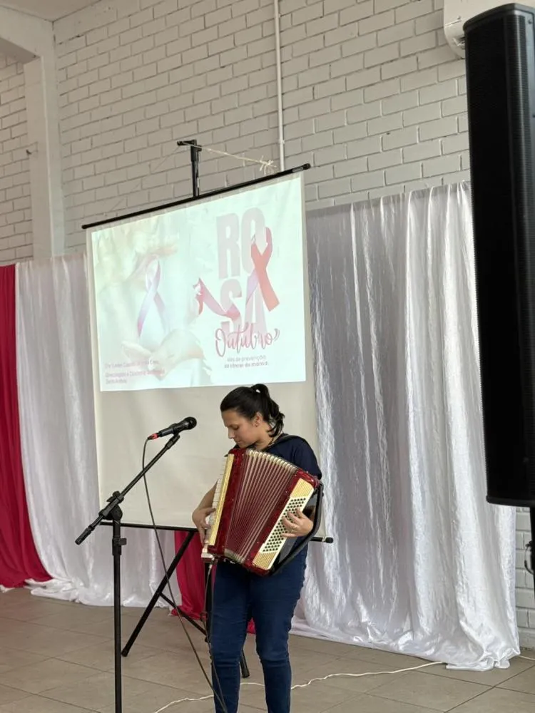 Evento do Outubro Rosa reúne centenas de mulheres em Barra do Guarita