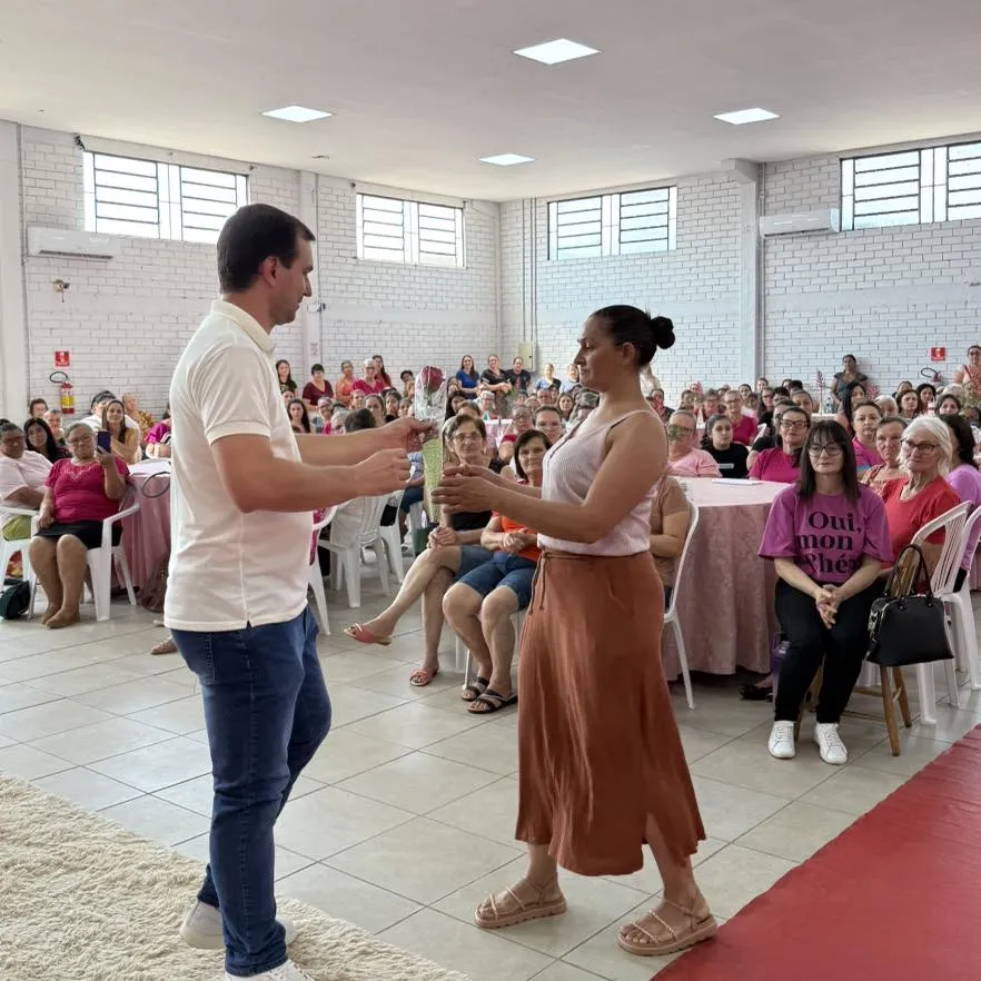 Evento do Outubro Rosa reúne centenas de mulheres em Barra do Guarita