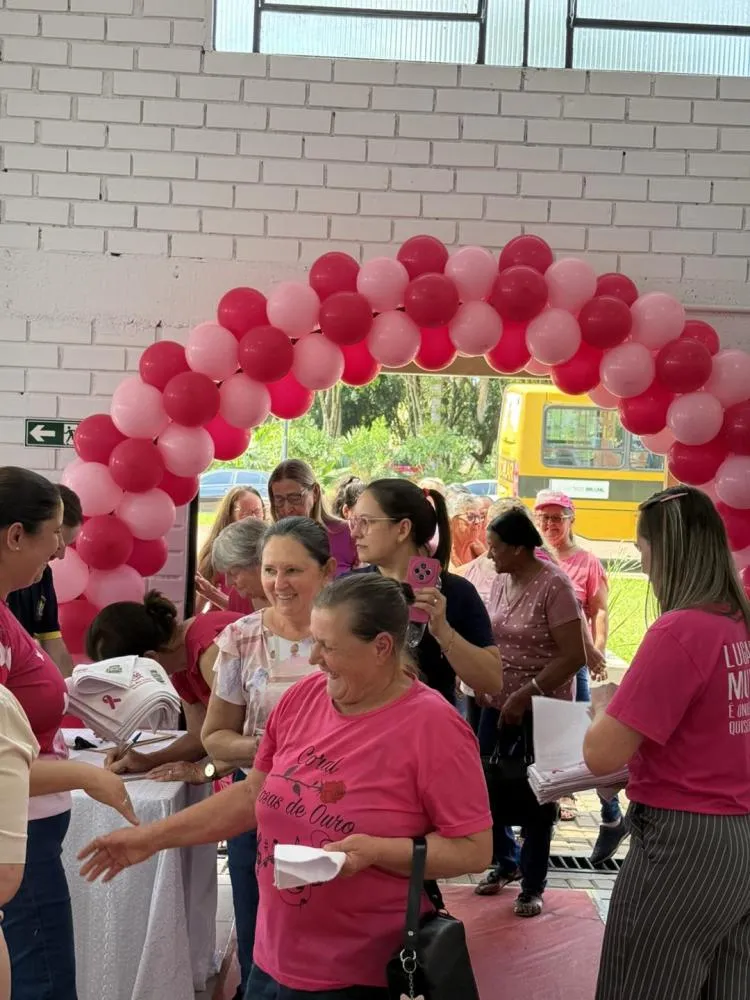 Evento do Outubro Rosa reúne centenas de mulheres em Barra do Guarita
