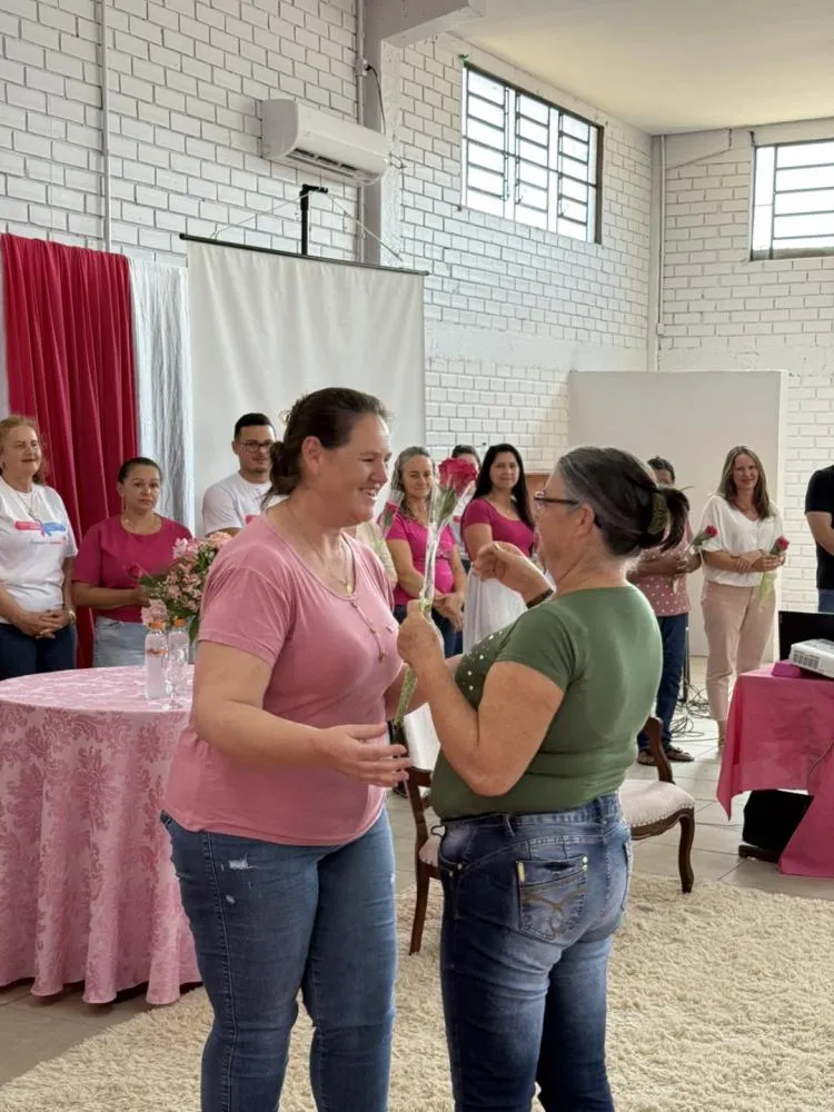 Evento do Outubro Rosa reúne centenas de mulheres em Barra do Guarita