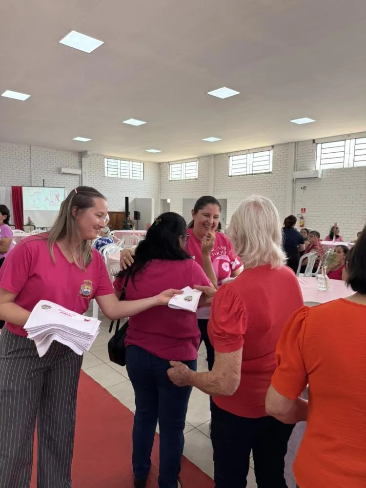 Evento do Outubro Rosa reúne centenas de mulheres em Barra do Guarita