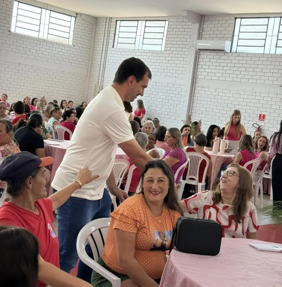 Evento do Outubro Rosa reúne centenas de mulheres em Barra do Guarita