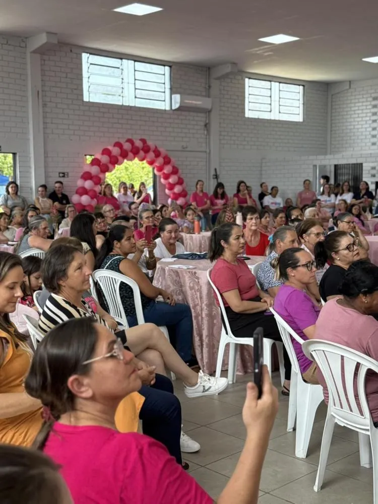 Evento do Outubro Rosa reúne centenas de mulheres em Barra do Guarita