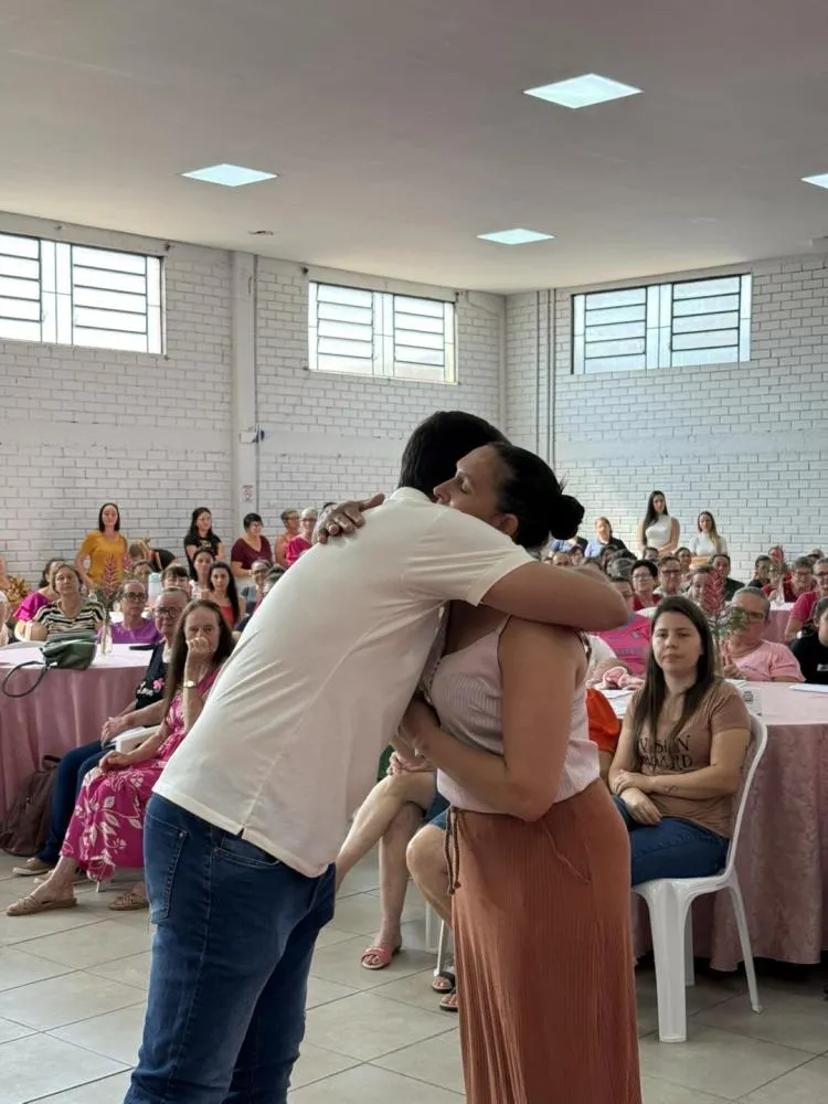 Evento do Outubro Rosa reúne centenas de mulheres em Barra do Guarita