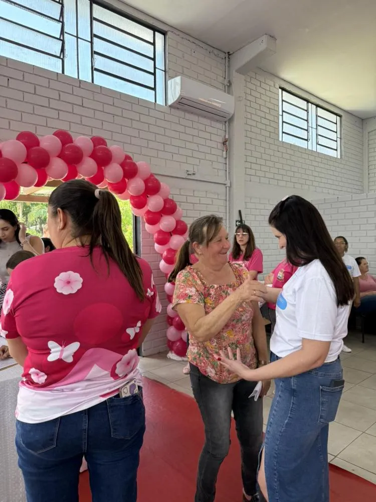 Evento do Outubro Rosa reúne centenas de mulheres em Barra do Guarita