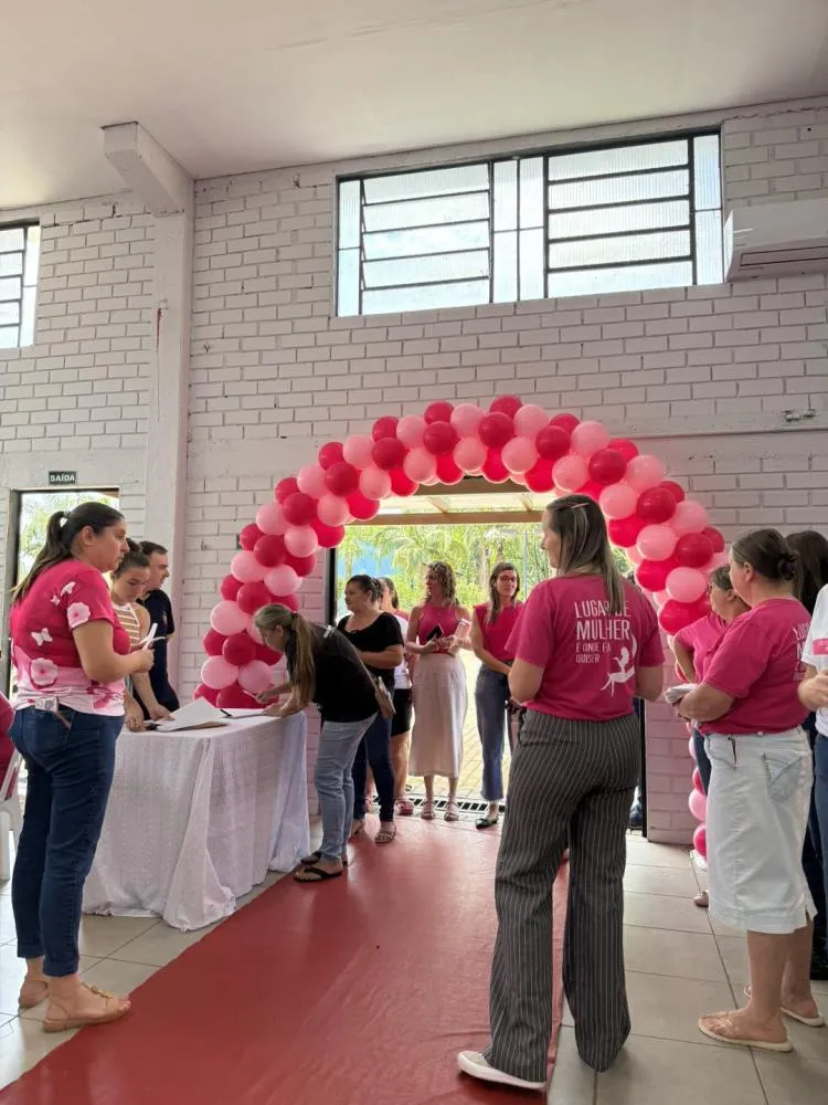 Evento do Outubro Rosa reúne centenas de mulheres em Barra do Guarita
