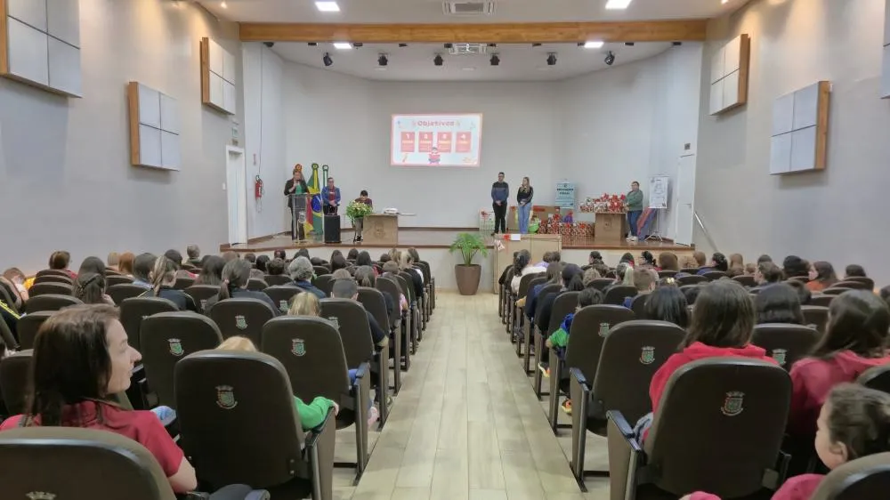 Gauchinho Fiscal é apresentado em cerimônia de premiação da Educação Fiscal