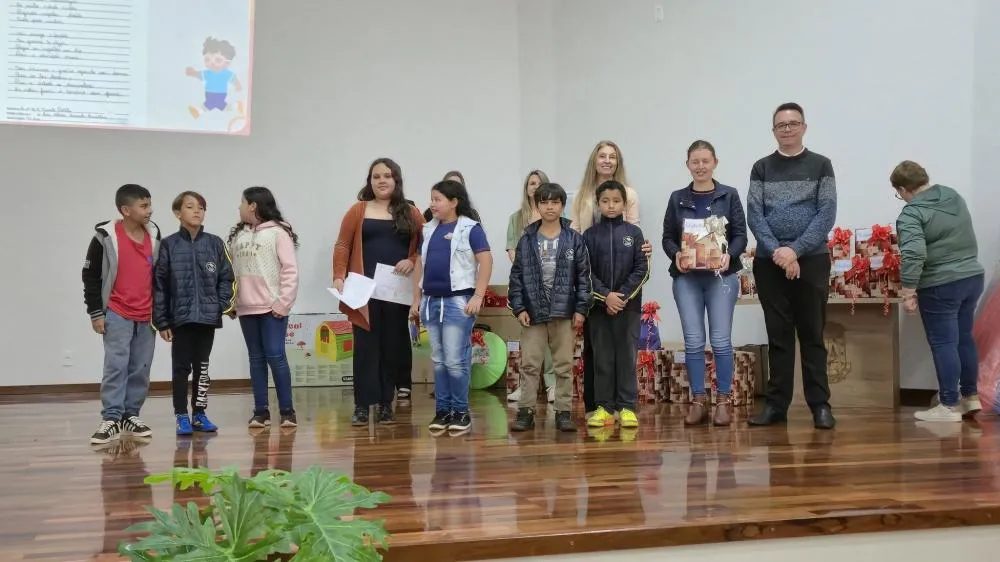 Gauchinho Fiscal é apresentado em cerimônia de premiação da Educação Fiscal
