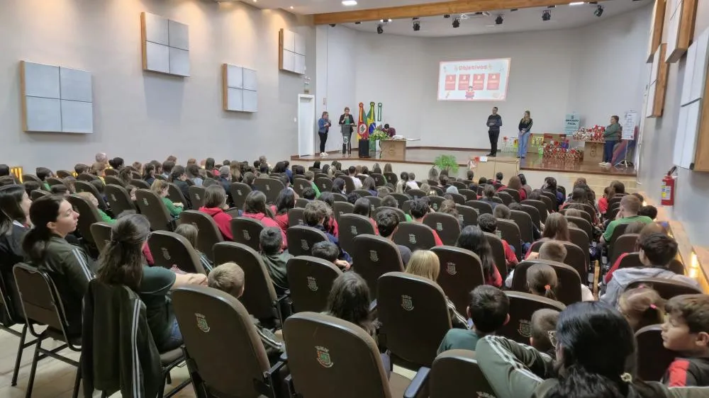 Gauchinho Fiscal é apresentado em cerimônia de premiação da Educação Fiscal