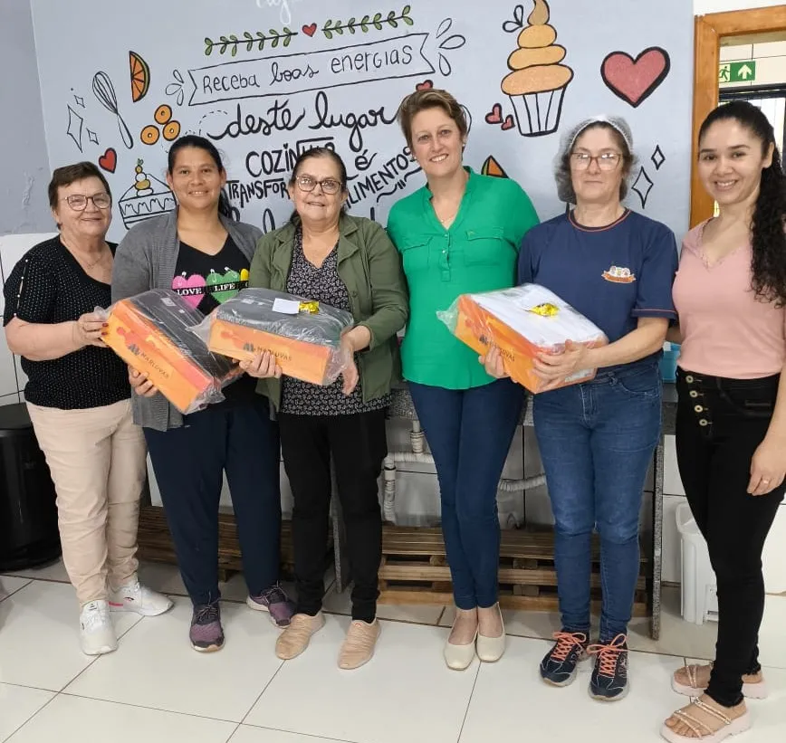 Administração Municipal distribui kits de proteção a funcionários da Educação