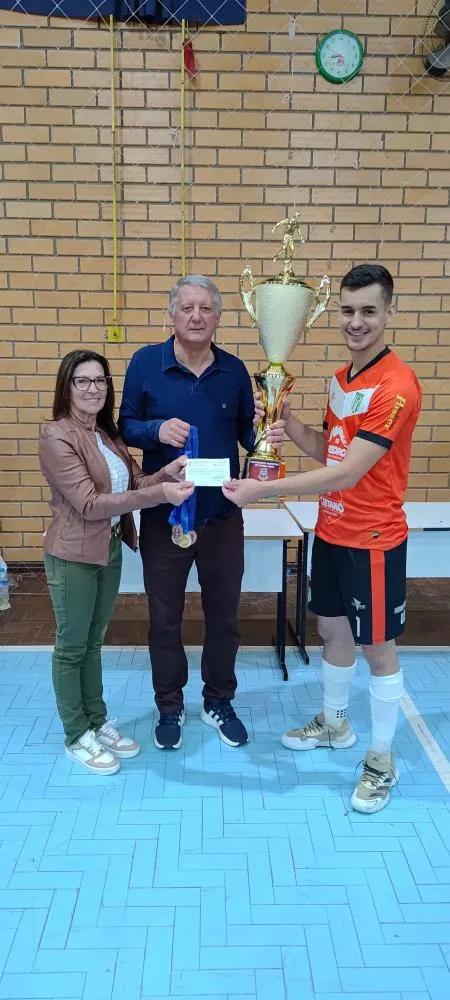 Noite de finais emocionantes marca o encerramento do Municipal de Futsal em Vista Gaúcha