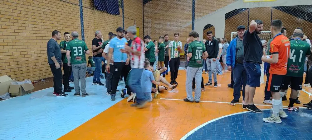Noite de finais emocionantes marca o encerramento do Municipal de Futsal em Vista Gaúcha