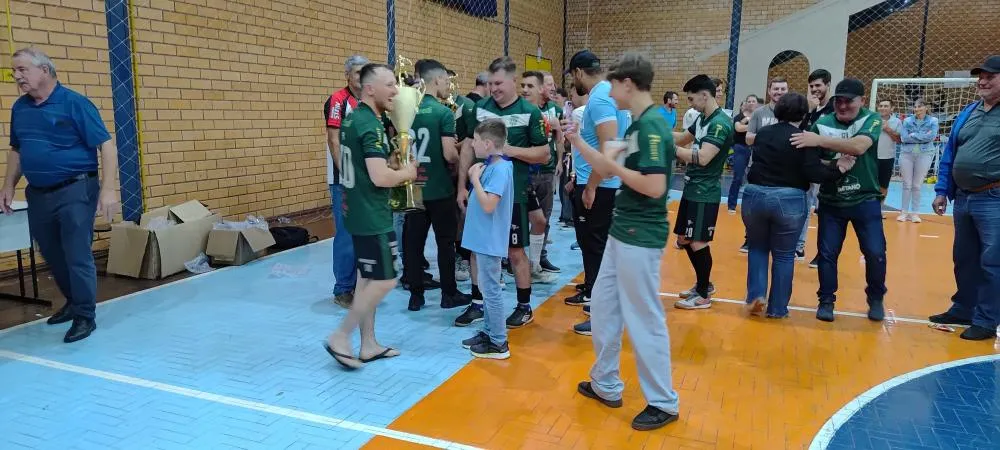 Noite de finais emocionantes marca o encerramento do Municipal de Futsal em Vista Gaúcha