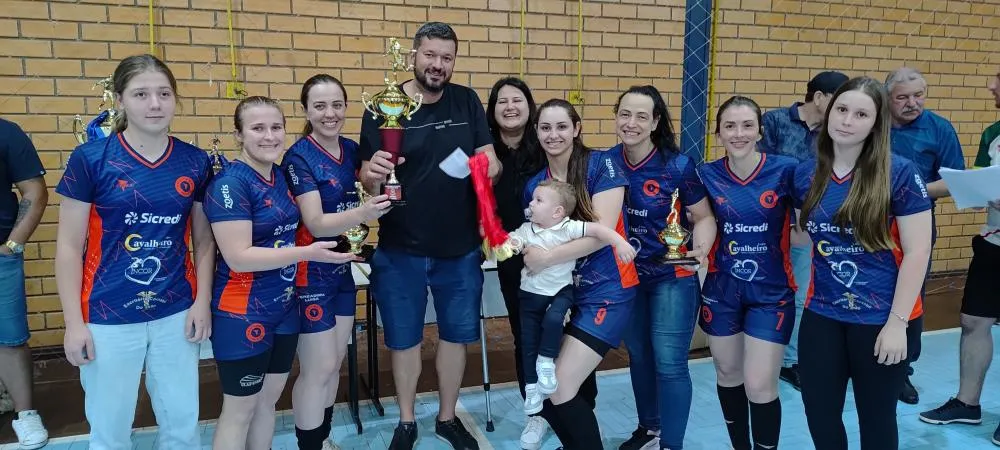Noite de finais emocionantes marca o encerramento do Municipal de Futsal em Vista Gaúcha
