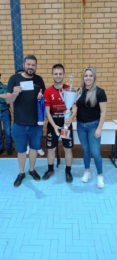 Noite de finais emocionantes marca o encerramento do Municipal de Futsal em Vista Gaúcha
