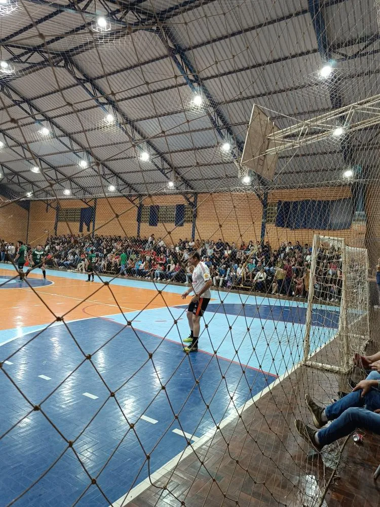 Noite de finais emocionantes marca o encerramento do Municipal de Futsal em Vista Gaúcha