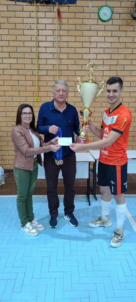 Noite de finais emocionantes marca o encerramento do Municipal de Futsal em Vista Gaúcha