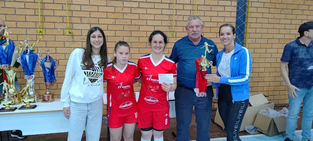 Noite de finais emocionantes marca o encerramento do Municipal de Futsal em Vista Gaúcha