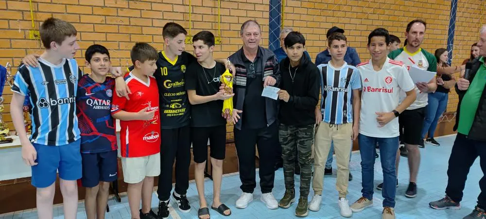 Noite de finais emocionantes marca o encerramento do Municipal de Futsal em Vista Gaúcha