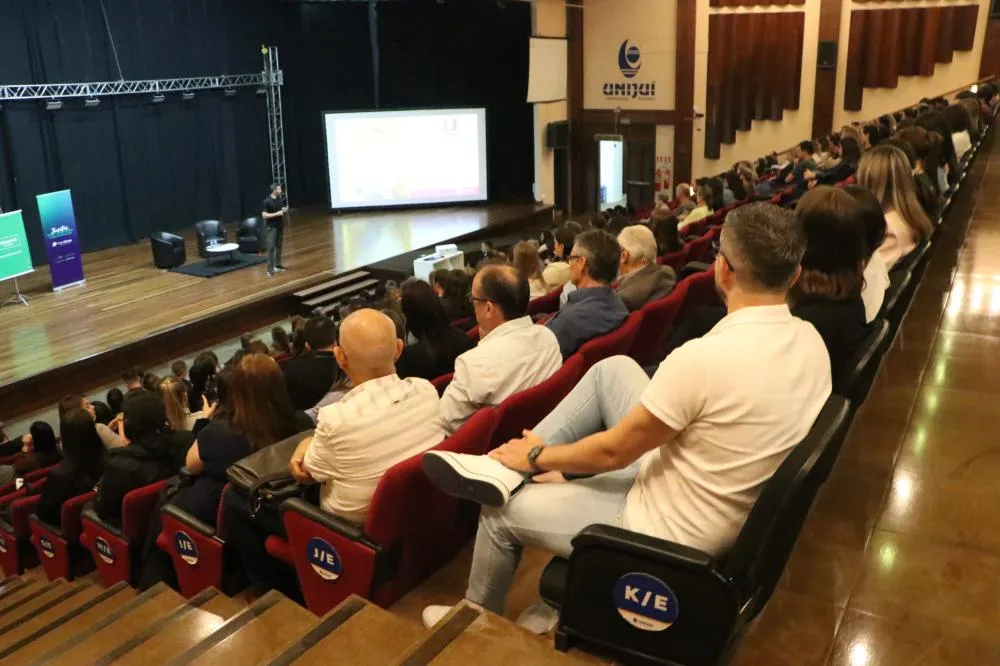 Público foi convidado a doar alimentos não perecíveis, que foram coletados pelo Programa Sesc Mesa Brasil. Foto: Divulgação