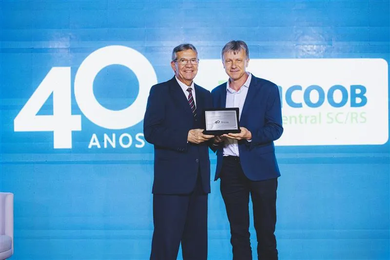 Sicoob Creditapiranga é homenageado nos 40 anos do Sicoob Central SC/RS