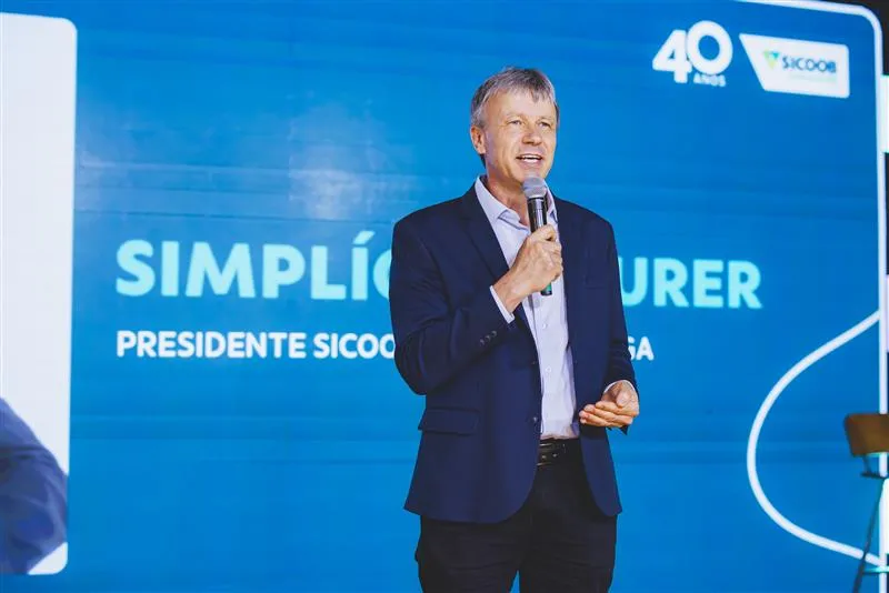 Sicoob Creditapiranga é homenageado nos 40 anos do Sicoob Central SC/RS