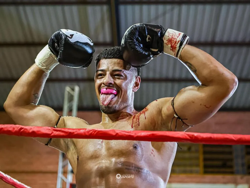 Atleta portelense conquista cinturão na 1ª Taça Noroeste de Muay Thai
