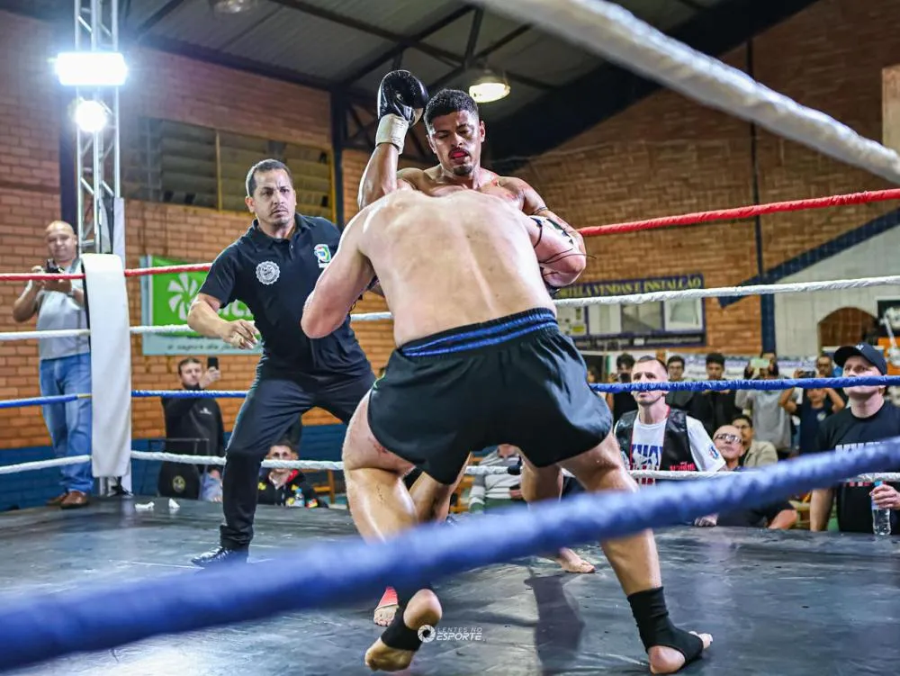 Atleta portelense conquista cinturão na 1ª Taça Noroeste de Muay Thai