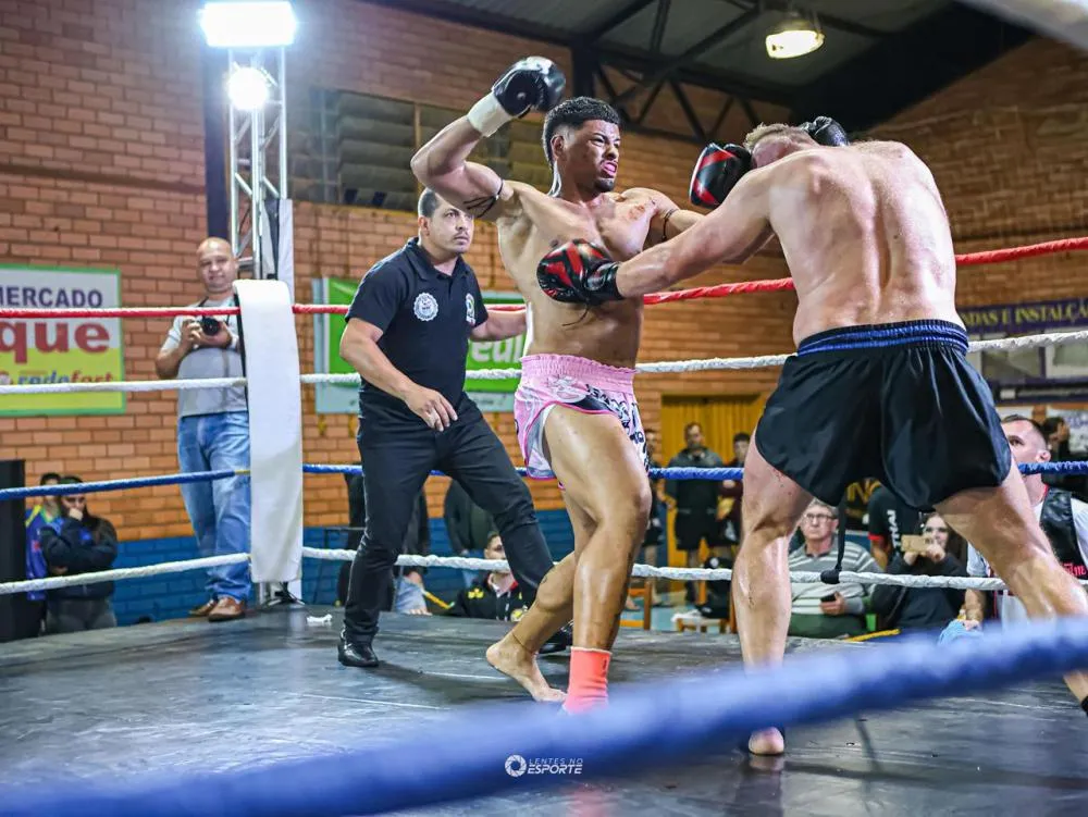 Atleta portelense conquista cinturão na 1ª Taça Noroeste de Muay Thai