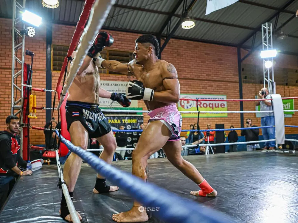 Atleta portelense conquista cinturão na 1ª Taça Noroeste de Muay Thai