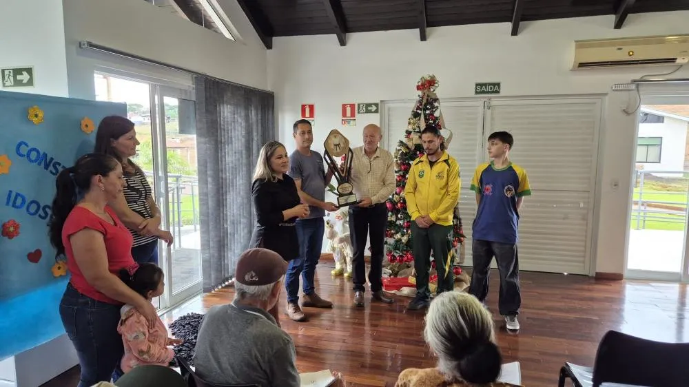 Derrubadas homenageia atletas destaque na 1ª Taça Noroeste de Muay Thai
