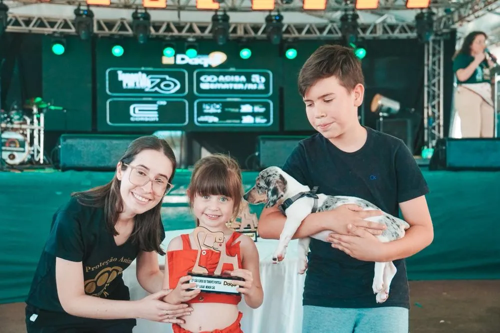 Cãocurso da Feira Negócios Daqui premia tutores e destaca integração entre famílias e pets