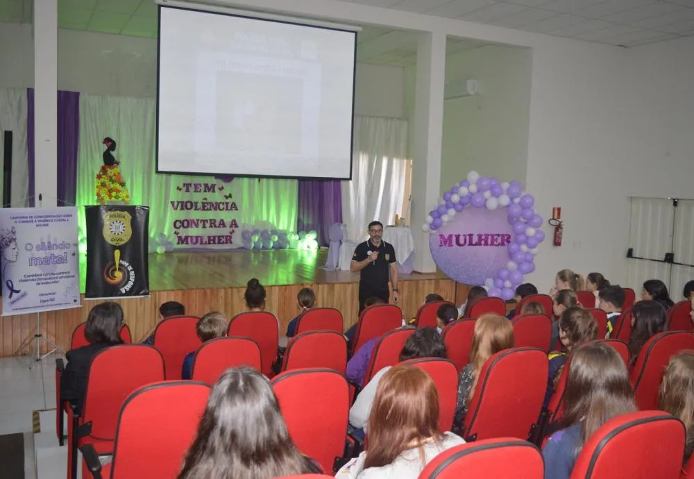 Educação de Derrubadas promove palestra sobre combate à violência contra a mulher