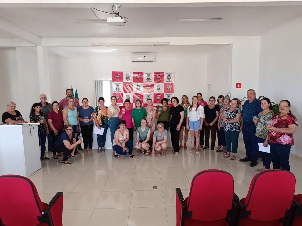 Administração Municipal de Vista Gaúcha distribui prêmios para entidades sociais