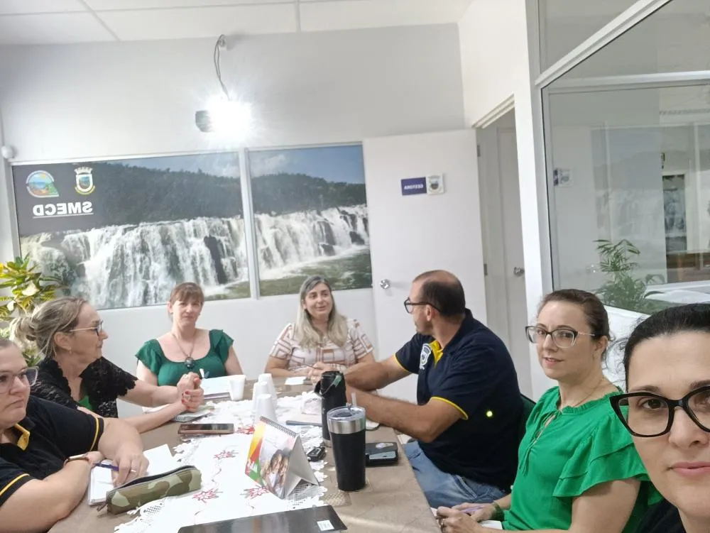 Professores dos 3º e 4º anos participam de encontro pedagógico em Derrubadas