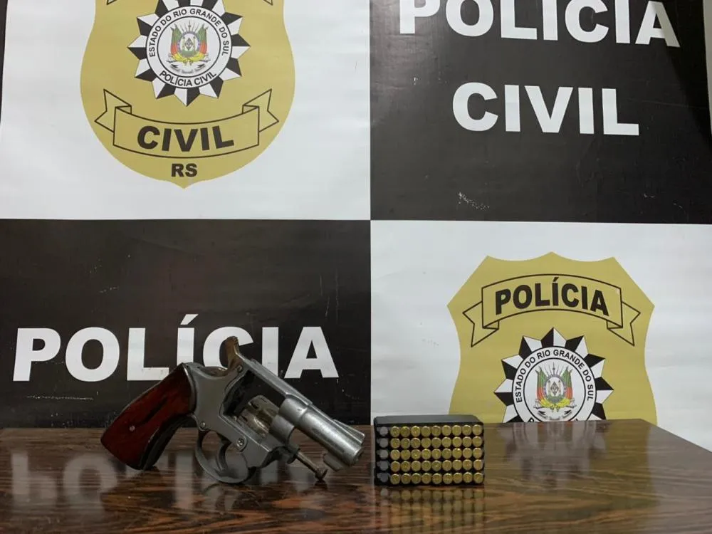 Foi apreendido um revólver calibre 22 / Foto PC