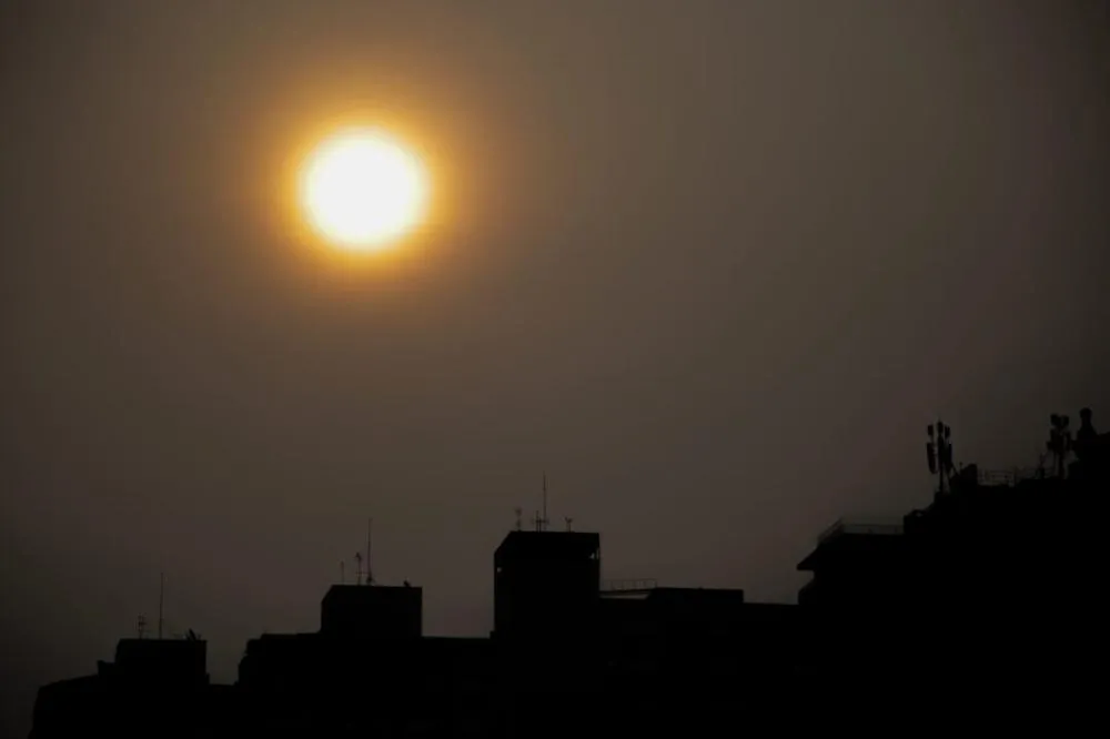 Céu de Porto Alegre coberto pela fumaça das queimadas na Amazônia. Foto: Isabelle Rieger/Sul21