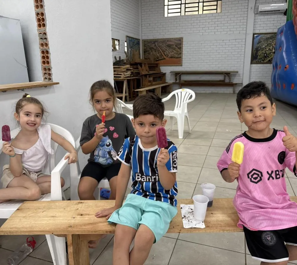 Formandos do CEI Vovó Ilga e da EMEF Cruz e Souza têm dia de integração e alegria