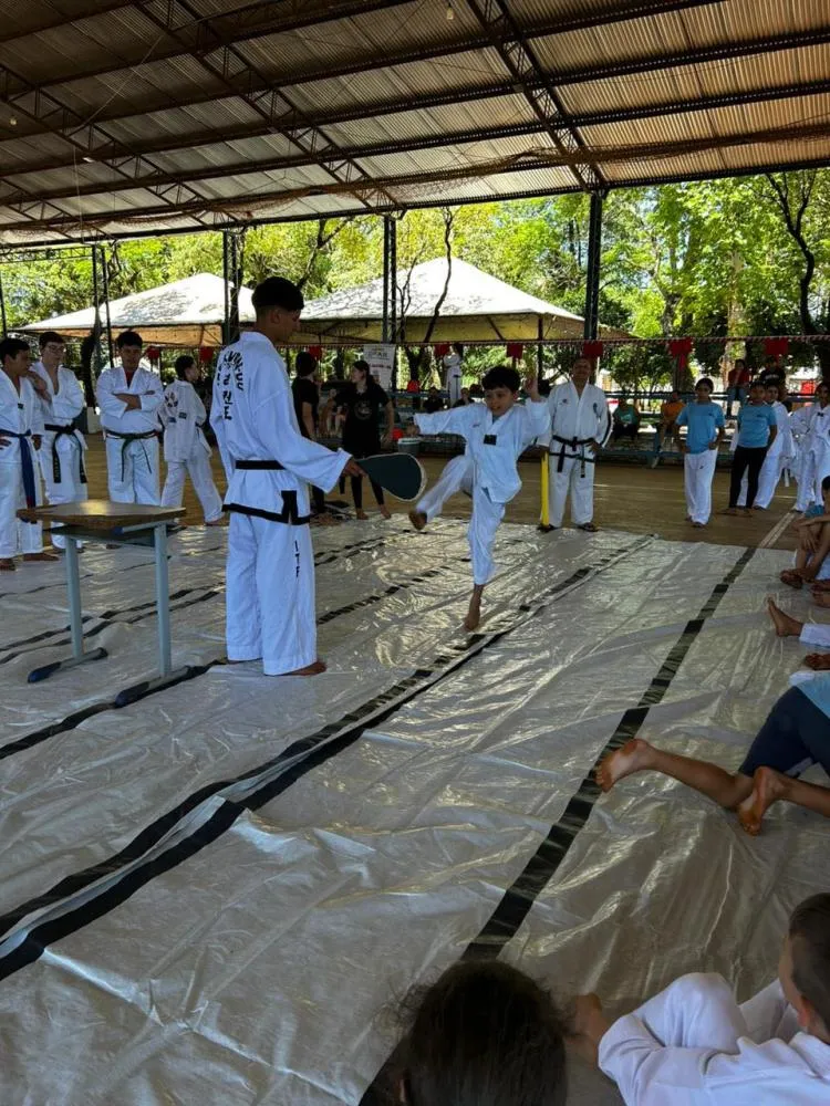 Alunos do CRAS participam de Integração Intermunicipal de Taekwondo em Redentora