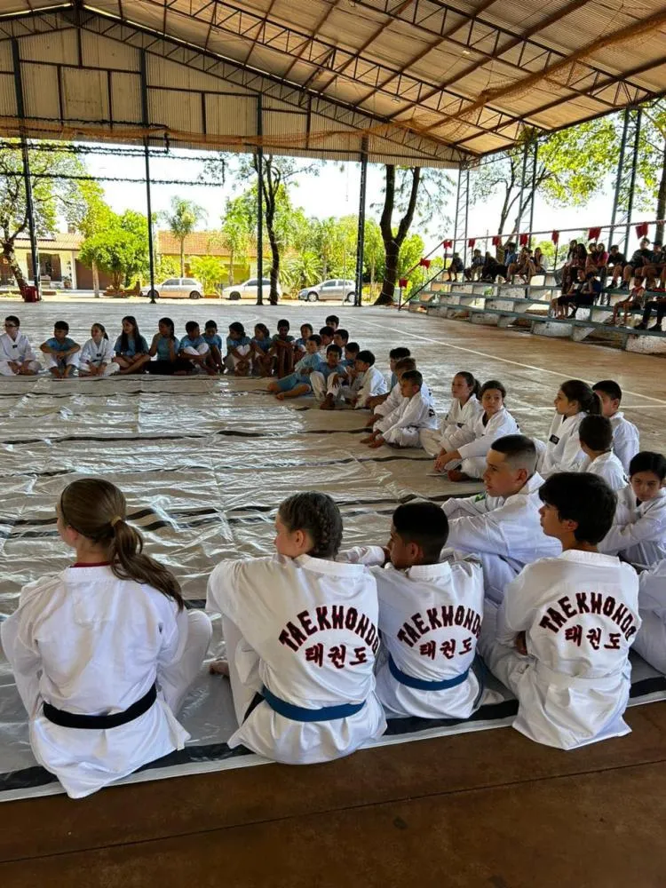 Alunos do CRAS participam de Integração Intermunicipal de Taekwondo em Redentora