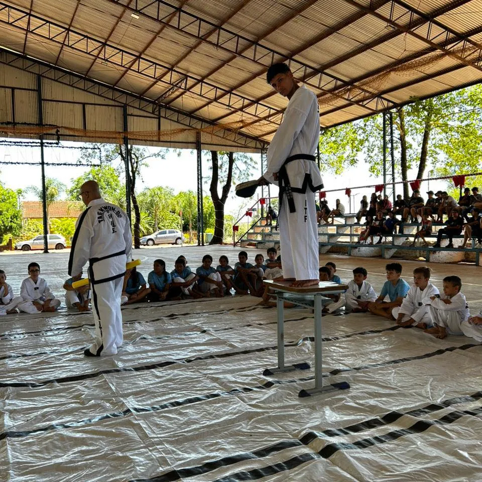 Alunos do CRAS participam de Integração Intermunicipal de Taekwondo em Redentora