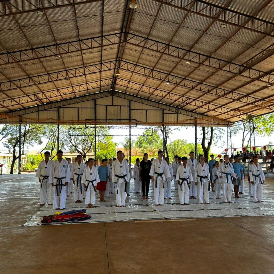 Alunos do CRAS participam de Integração Intermunicipal de Taekwondo em Redentora
