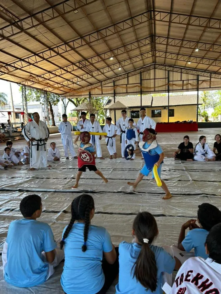Alunos do CRAS participam de Integração Intermunicipal de Taekwondo em Redentora